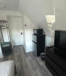 Queens House | Modern & cozy Room in Queens near Train station and buses