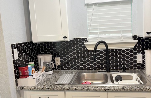 North San Antonio - SAT Apartment | Modern & Cozy Studio Near Airport, Downtown & Pearl
