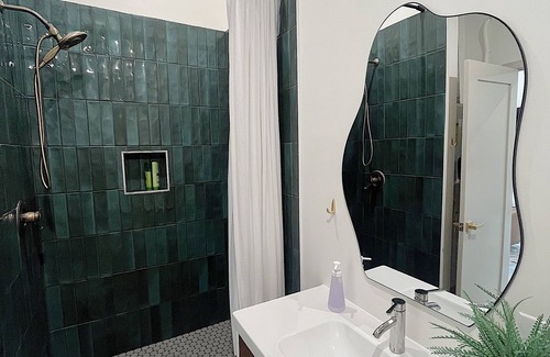 Wichita House | Modern & Cozy Studio W/Large Shower & WasherDryer