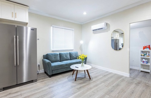 Logan Heights House | Modern Cozy Stylish Home AC W/D Parking - 3 minutes to Balboa Park