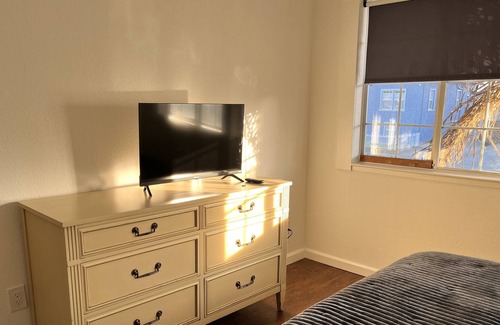 Vallejo House | Modern Craftsman Comfort near the SF Ferry /Napa /Amtrak