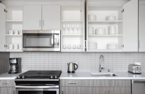 Lucerne - Higuera Apartment | Modern Culver City 2BR w/Courtyard & Pool, nr Shopping, by Blueground