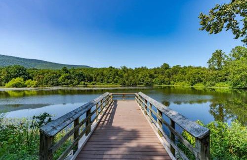 Luray House | Modern decor, Hot Tub, Fire Pit & River Access!