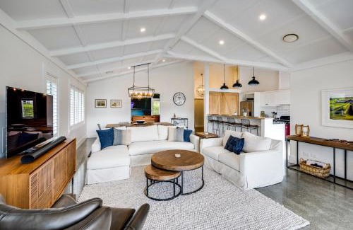 Havelock North House | Modern Deluxe - Havelock North Holiday Home