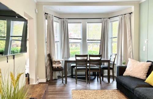 Renton Apartment | Modern Deluxe Kitchen, King Bed, Laundry, DT Renton close to Valley Med & SeaTac