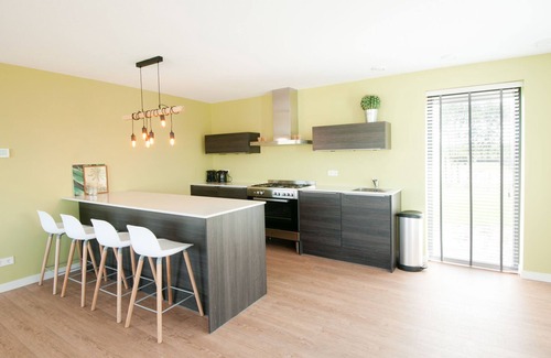Tholen House | Modern design lodge with combi microwave
