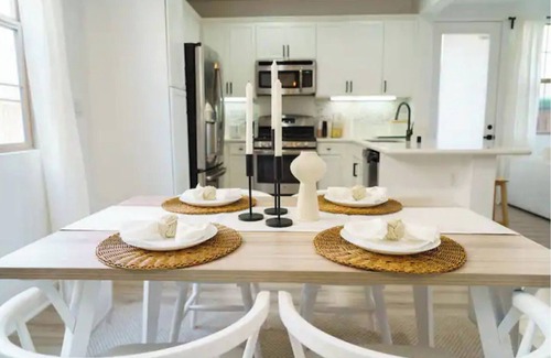 Azusa House | Modern Designer Home w/King Bed - 30 minutes to all the theme parks!