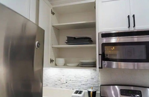 Azusa House | Modern Designer Home w/King Bed - 30 minutes to all the theme parks!