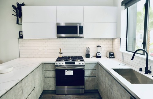Marina del Rey House | Modern Designer Townhouse/Private Rooftop
