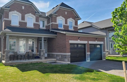 Fort Erie House | Modern Detached Home backing onto a golf course in Fort Erie