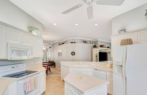 Bonita Springs Villa | Modern dog-friendly villa with washer/dryer, pool, hot tub, & golf