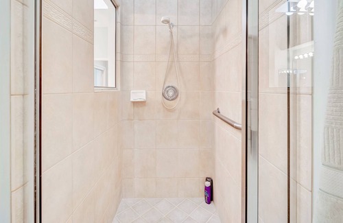 Bonita Springs Villa | Modern dog-friendly villa with washer/dryer, pool, hot tub, & golf