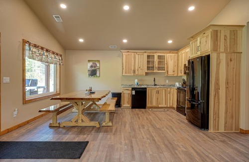 Conover Cabin | Modern dog-friendly cabin with hot tub, gas fireplace, patio, grill, & washer/dr