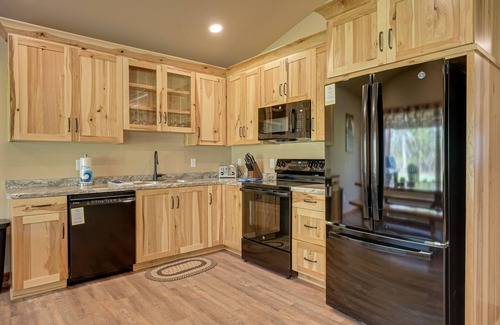 Conover Cabin | Modern dog-friendly cabin with hot tub, gas fireplace, patio, grill, & washer/dr