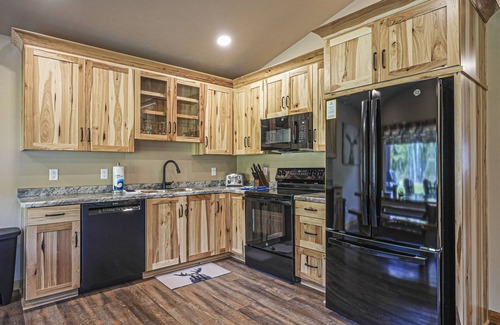 Conover Cabin | Modern dog-friendly cabin with hot tub, gas fireplace, patio, grill, & washer/dr