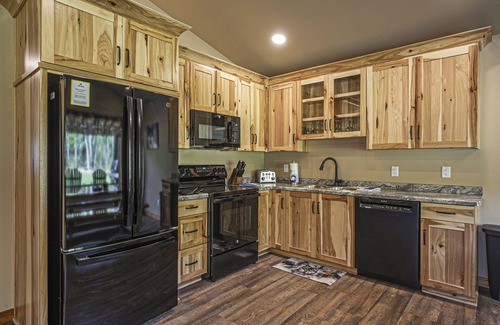 Conover Cabin | Modern dog-friendly cabin with hot tub, gas fireplace, patio, grill, & washer/dr