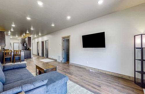Butte House | Modern dog-friendly townhouse with WiFi, patio, BBQ grill