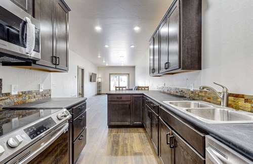Butte House | Modern dog-friendly townhouse with WiFi, patio, BBQ grill