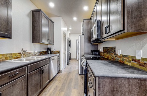 Butte House | Modern dog-friendly townhouse with WiFi, patio, BBQ grill