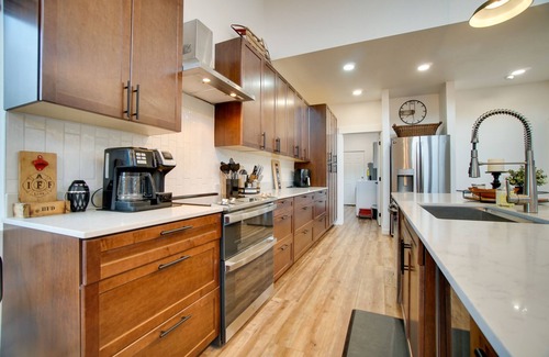Donnelly House | Modern Donnelly Cabin w/Private Hot Tub