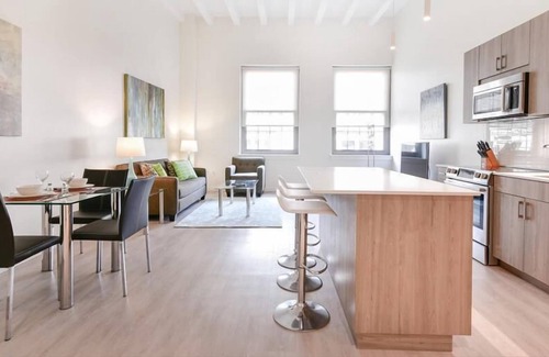 Chinatown Apartment | Modern Downtown 1BR | Work Desk+WiFi | near BCH | by GLS