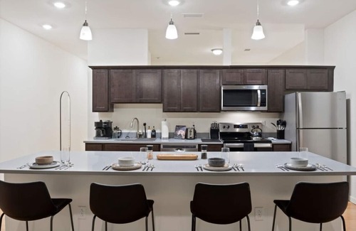 Central Business District Apartment | Modern Downtown Apartment - 1BR