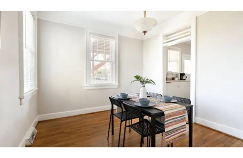 Columbia House | Modern Downtown Apt| Free Parking| DownTown & USC.