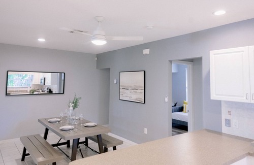 Conway House | Modern Downtown Oasis - Orlando 4 bedroom with FREE parking