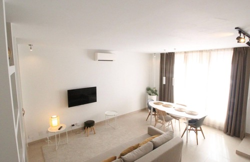 Plaza de Toros Vieja Apartment | Modern Duplex Apartment Near Beach & Center - Del Parque Flats Constancia V3