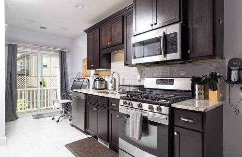 Everett House | Modern Duplex Home close to Boston. Free parking, Yard, Super Nice!