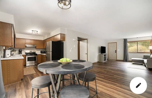 Freeland Apartment | Modern duplex in a great neighborhood!