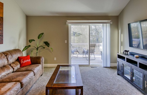 Waldron House | Modern Duplex w/King Bed Close to KCI/Zona Rosa ✈ϟFiber