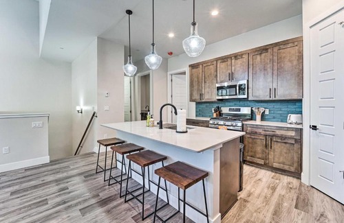 Purgatory House | Modern Durango Townhome Hot Tub, By Ski Lift