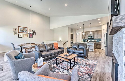 Purgatory House | Modern Durango Townhome Hot Tub, By Ski Lift