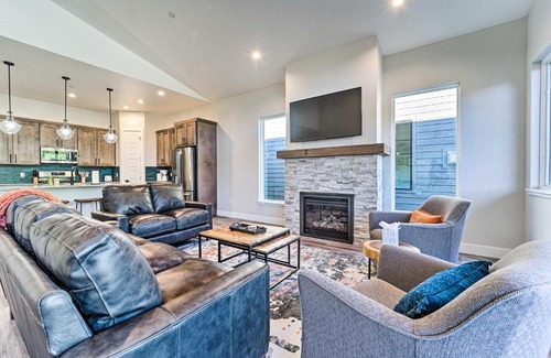 Purgatory House | Modern Durango Townhome Hot Tub, By Ski Lift