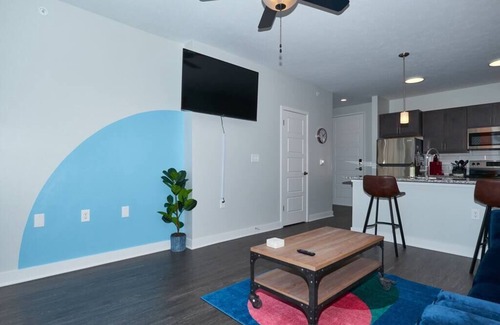 Downtown Indianapolis Apartment | Modern Dwntwn 1bdr Apt Pool Gym Free Parking
