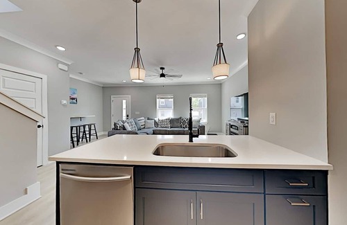 Talbot's Corner House | Modern East Townhome w/Parking - Mins to Downtown