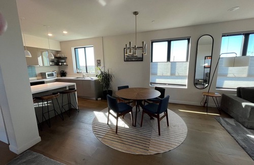 Downtown Los Angeles House | Modern Echo Park townhouse with stunning roof