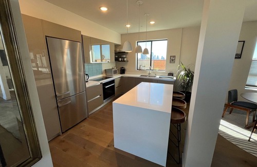 Downtown Los Angeles House | Modern Echo Park townhouse with stunning roof