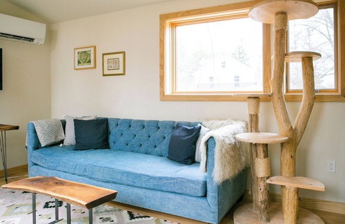 Madison House | Modern Eco House in Nature 10 min from UW/Capitol