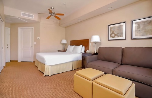 North Scottsdale Hotel | Modern Elegance in the City! Outdoor Swimming Pool, Full Kitchen, Free Parking!