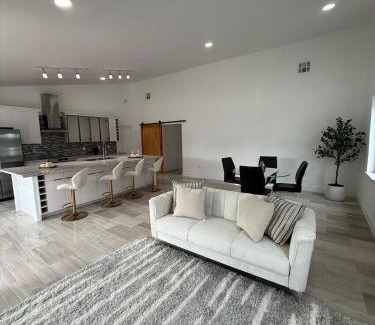 Port Saint Lucie House | Modern Elegance in Port St Lucie