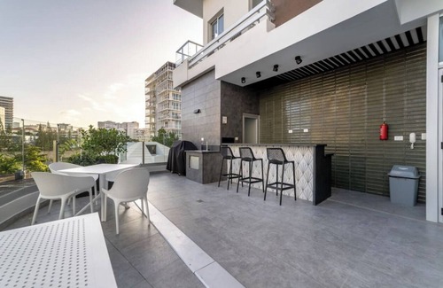 San Carlos Apartment | Modern elegant 2 bedroom 2 bath condo with pool and gym