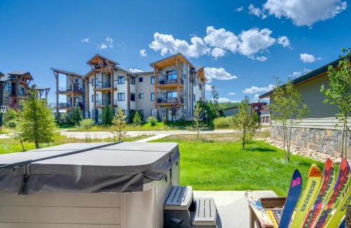 Fraser Apartment | Modern Elk Creek Condo with Hot Tub and Heated Floors