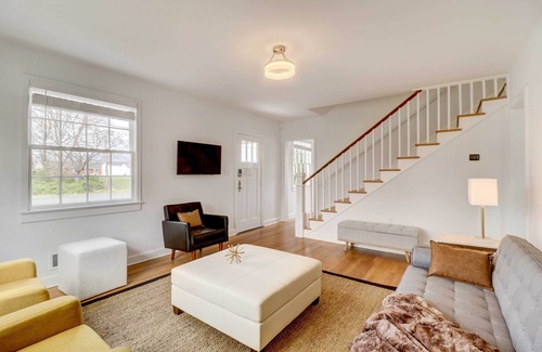 Elkton House | Modern Elkton Vacation Rental: Fire Pit & Grill!