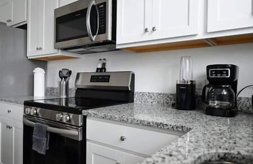 Pendergrass House | Modern Escape Near Chateau Elan & Raceway
