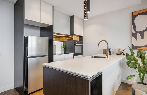 Cremorne Apartment | Modern, Executive 1 Bedroom Apartment With Balcony