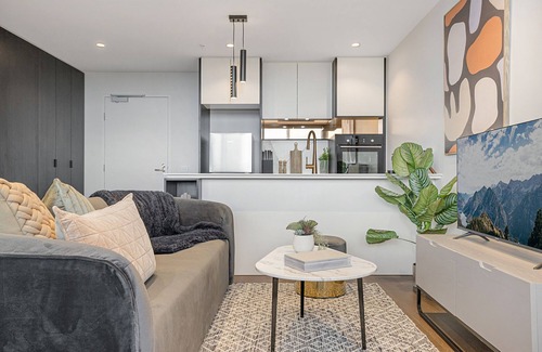 Cremorne Apartment | Modern, Executive 1 Bedroom Apartment With Balcony