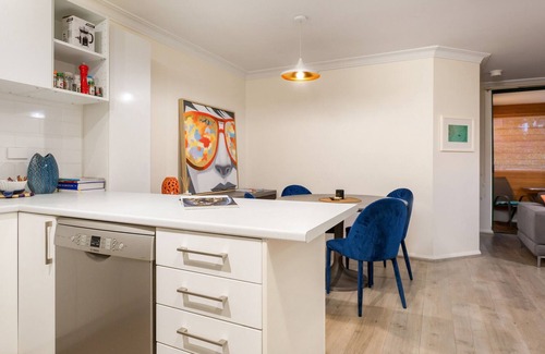 Newtown Apartment | Modern, Executive Apartment near Newtown