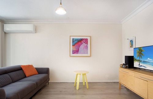 Newtown Apartment | Modern, Executive Apartment near Newtown